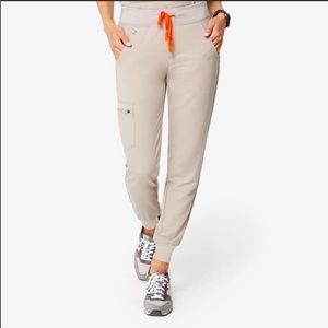 Figs Boulder XS Rafaela top and S(T) joggers